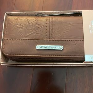 Brown wallet with 2 compartments